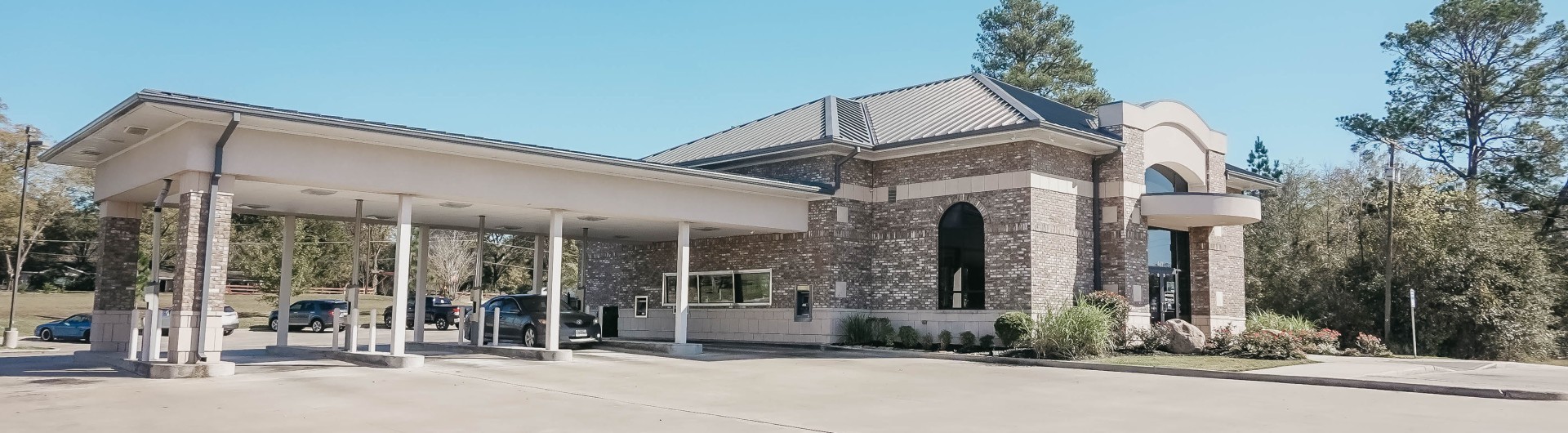 UBank chestnut front shot and drive&nbsp;thru